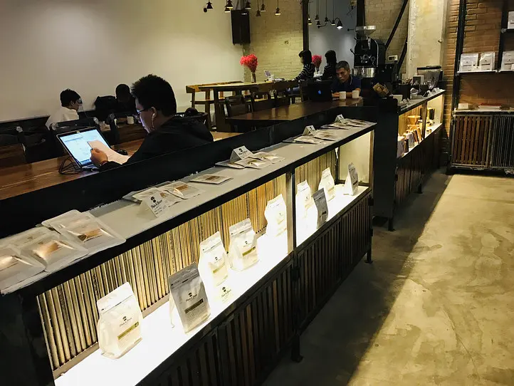 観光エリアど真ん中！本格派カフェ～Phin & Bean Roastery～ (フィン アンド ビーン  ローストリー)