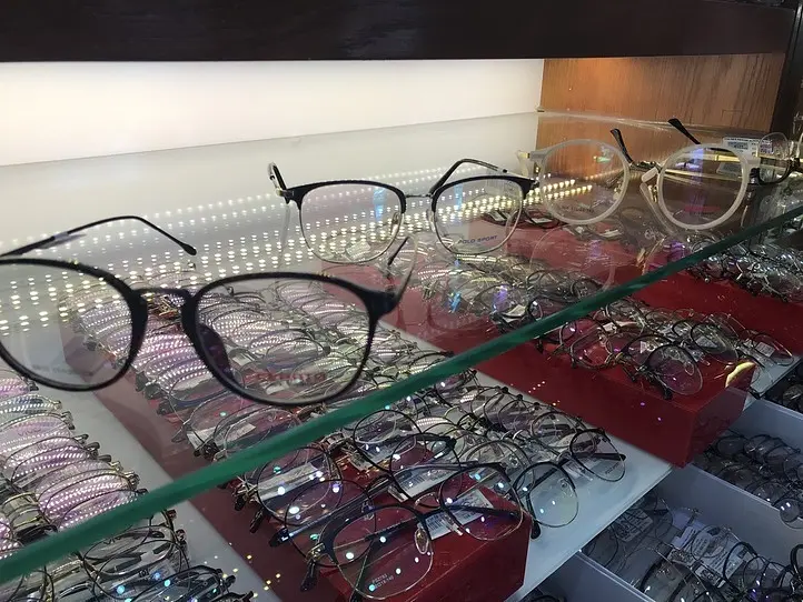 ホーチミンのローカル店で眼鏡を作ってみよう