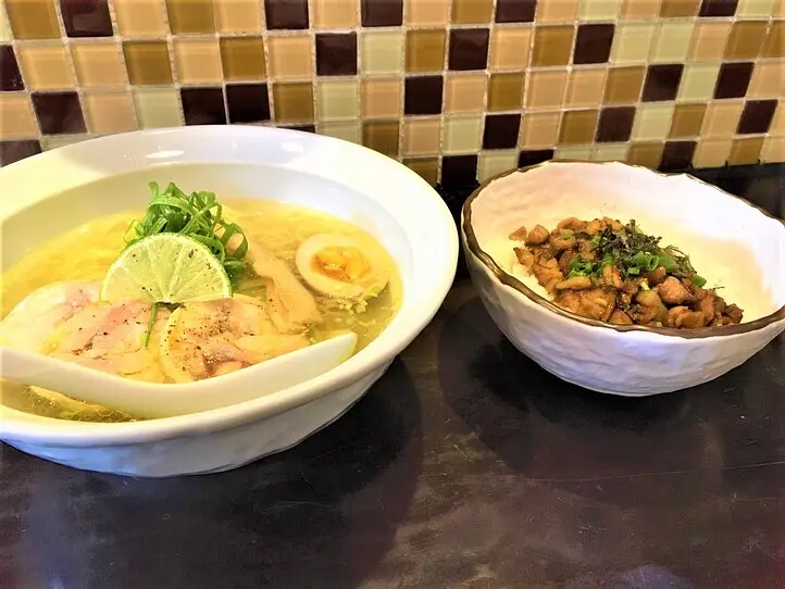 レタントンの鶏ラーメン屋さん2店をご紹介