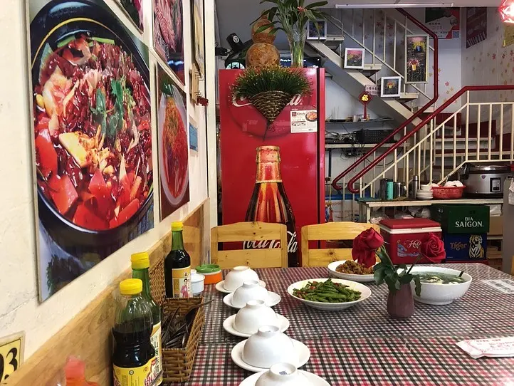 バックパッカー街ブイビエンにある、美味しい餃子屋さん