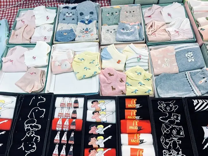 掘り出し物が必ず見つかる！～Hello Weekend Market(ハロー ウィークエンド マーケット)～