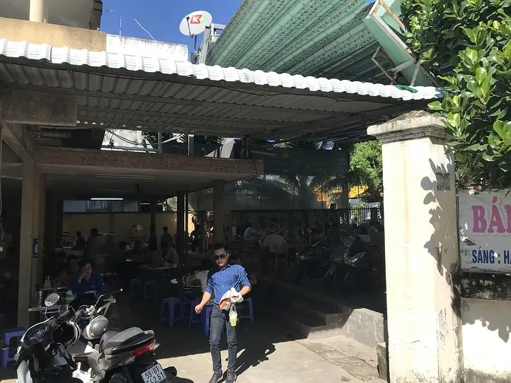 具と麺をカスタマイズ！タオディエン地区で食べるおいしい麺朝食