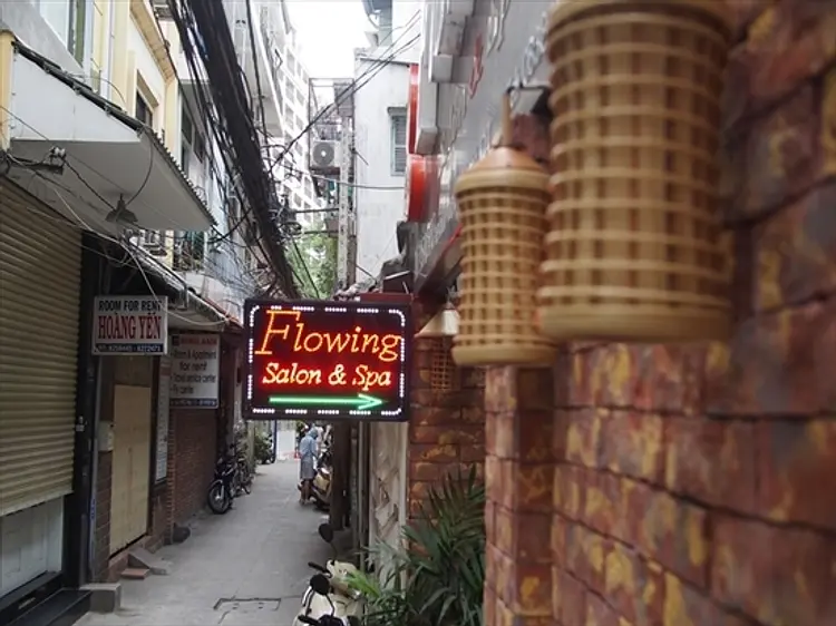 フローウィングサロン＆スパ