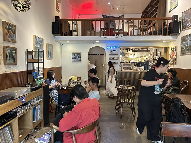 ブルーイッシュ・カフェ