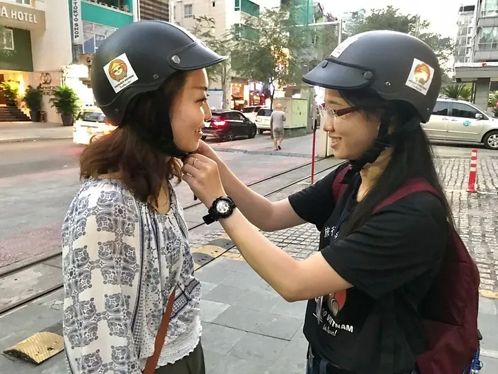 バイクで行く！ホーチミングルメツアー (4時間半)