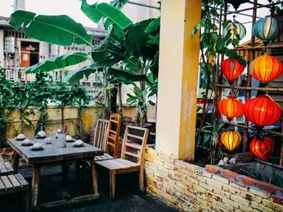 隠れ家的レストラン。それはまるで秘密の庭のよう