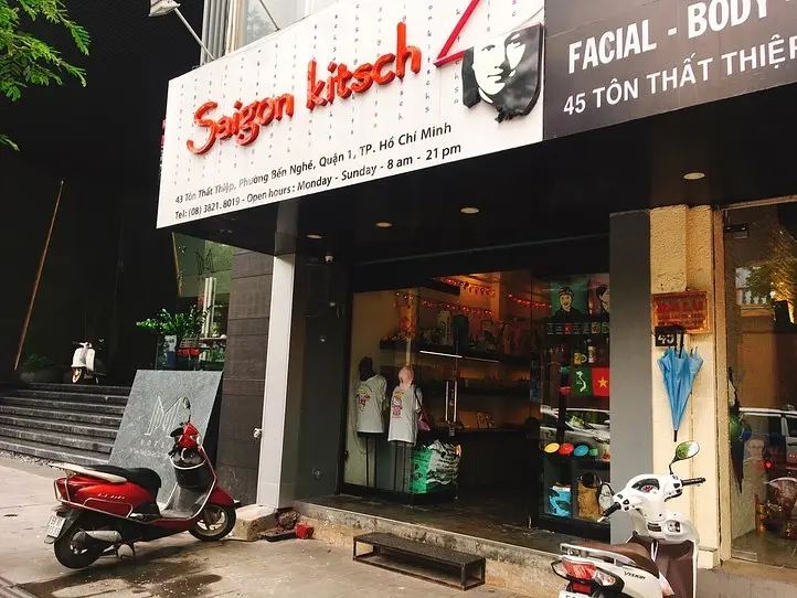 プロパガンダアートをお土産にしよう！　～「Saigon kitsch」（サイゴン・キッチュ）～