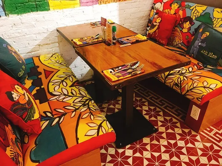 プロパガンダポスターをテーマにしたフォトジェニックなレストラン~「PROPAGANDA（プロパガンダ）」