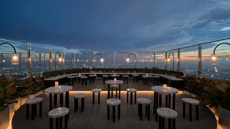 ブランク・ラウンジ・ランドマークタワー81