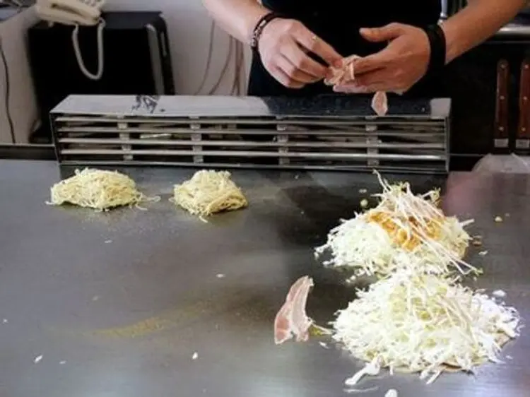 本格鉄板焼き専門店・広島お好み焼きー夢鉄希（ムテキ）