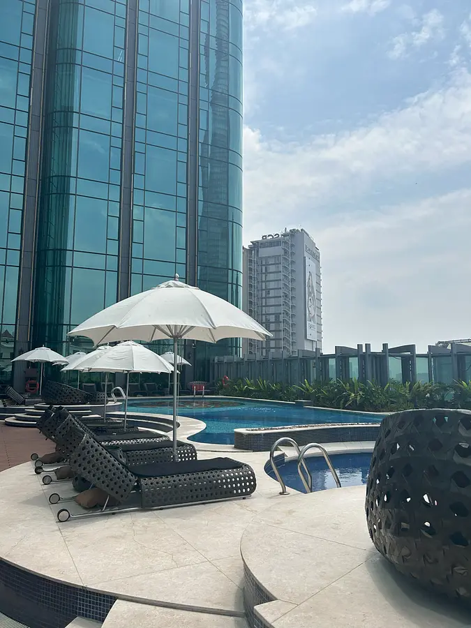 ホーチミンの一等地、ドンコイ通りに佇む超高級ホテル「ザ・レヴェリー・サイゴン」