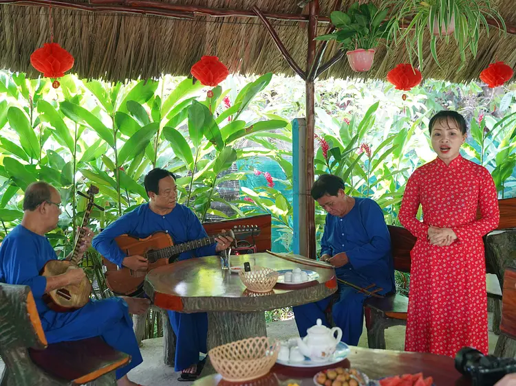 サイゴン・ブルー・トラベル