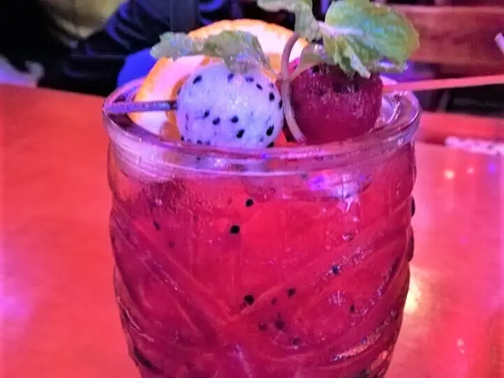 【週末特集】ホーチミンに歌舞伎町が登場？！　話題の居酒屋「チルタウン」へ行ってみた