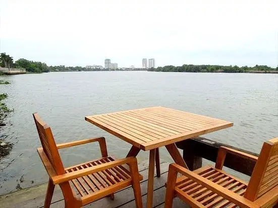 ザ・デック・サイゴン