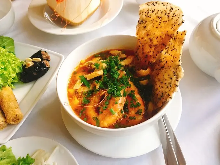 高級ベトナム料理レストラン「テンプル・クラブ」でディナーを