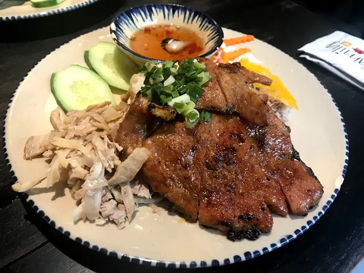 ベンタン市場すぐ近くのコムタム屋さん〜com tam moc（コムタムモック）〜