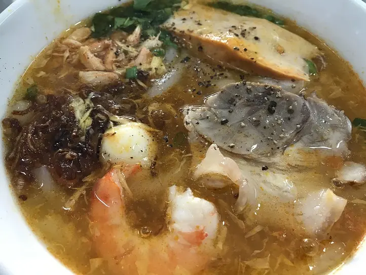 カニのうまみがしっかり詰まった麺料理！ベトナム名物、バインカンクア