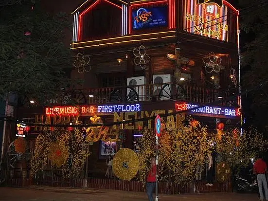 セブンティーン・サルーン