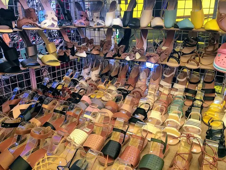 掘り出し物が必ず見つかる！～Hello Weekend Market(ハロー ウィークエンド マーケット)～