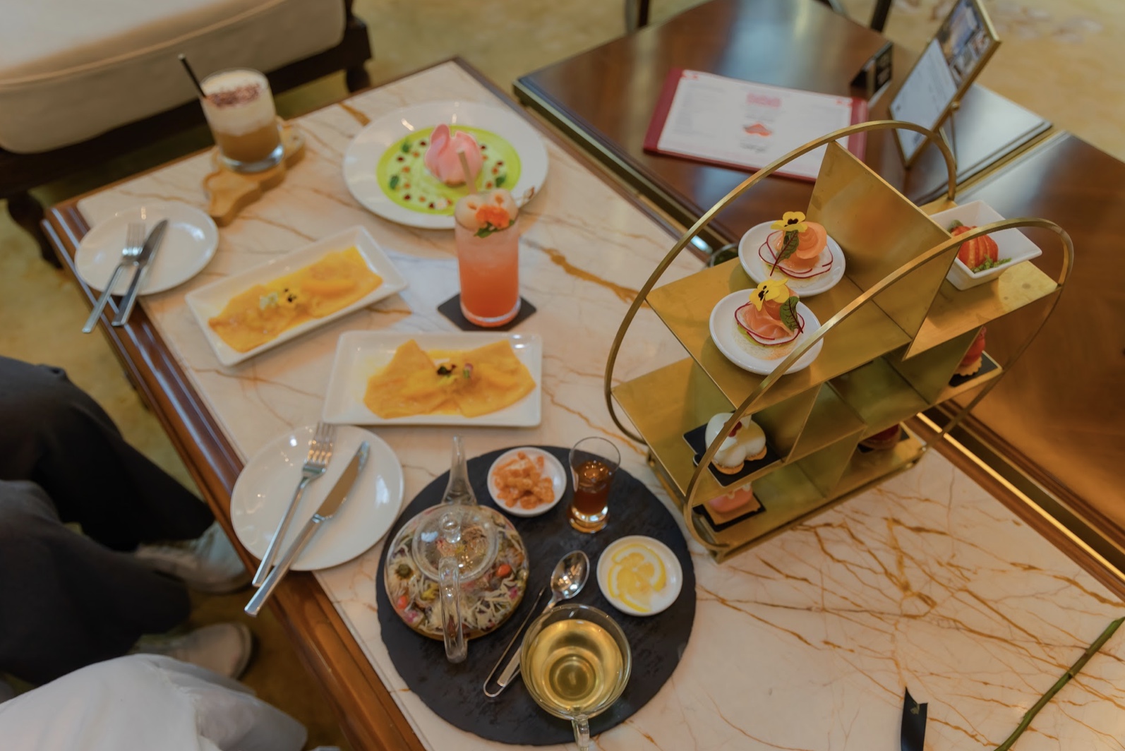 『ホーチミン市内シクロ体験』ゆったりと５つ星ホテルでアフタヌーンティー(半日)