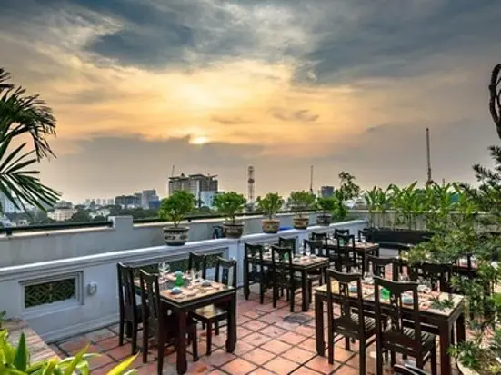 古都フエの空間を現代に再現。宮廷料理に舌鼓