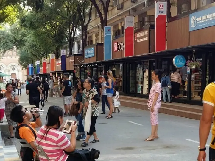 本好きな人はぜひ！ホーチミンのブックストリート