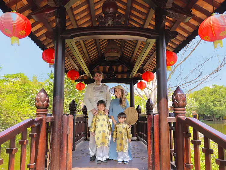 サイゴン・ブルー・トラベル