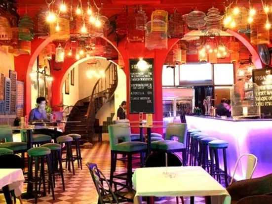 ケイジ・バー&ラウンジ