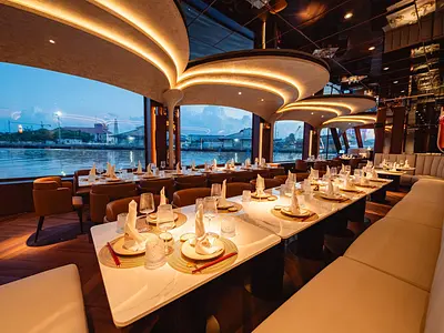 フォトグラファーと行く！ホーチミン夜景サンセット撮影＆ディナークルーズ