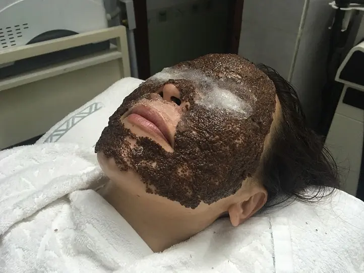 ホーチミンのローカル美容に行ってみた（フェイシャル、ピアス穴）