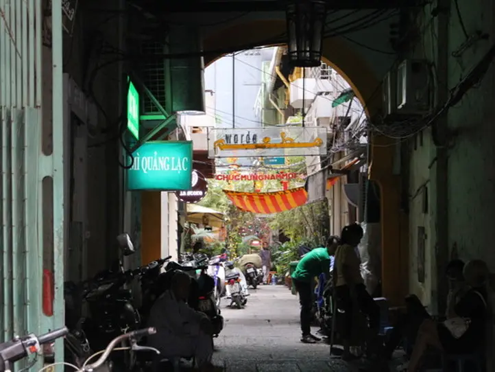 ホーチミン・ドンコイ界隈の立役者。マックチブオイ通りをご案内