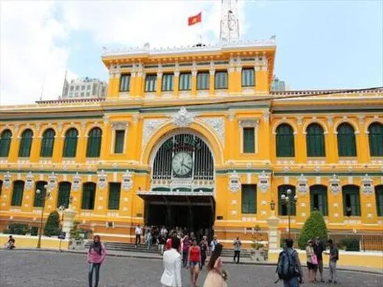 サイゴン川ディナークルーズツアー/ 日本語ガイド / ディナーショー・5つ星ホテルのバーのカクテル付き