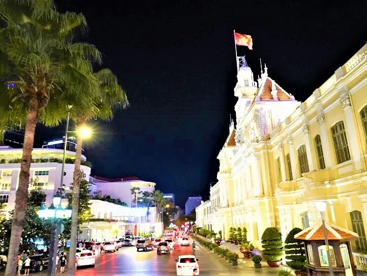 2階建て観光バスでホーチミンの主要スポットを巡ろう！