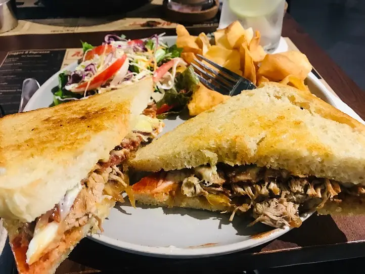 ボリューム満点のサンドウィッチが食べられるカフェレストラン～Journeys Sandwich Bistro