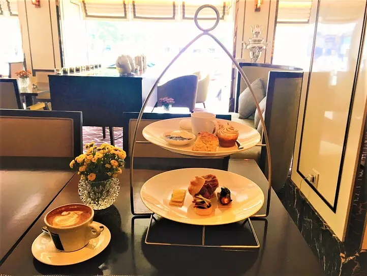 五つ星ホテル「カラベルホテル」でアフタヌーンティーを