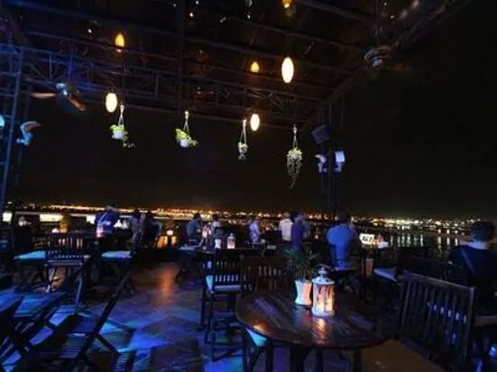 M Bar (エムバー)