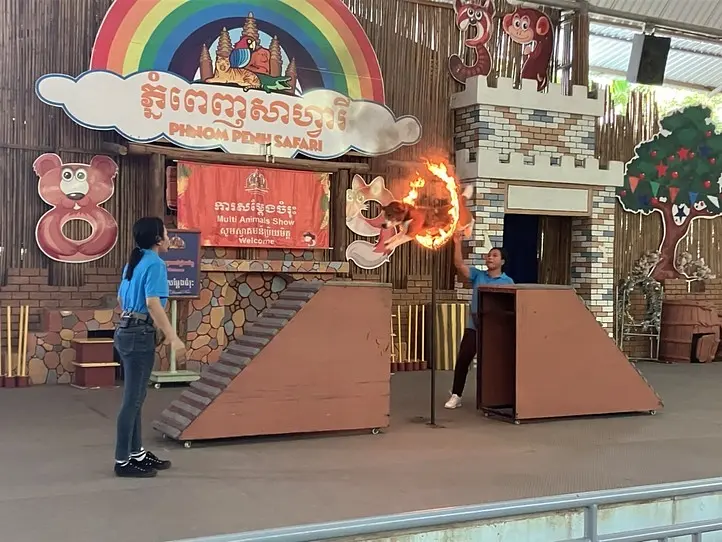 　【プノンペン】本格ショーが見られるサファリが物凄かった