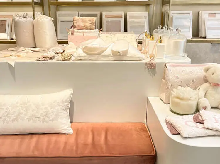 カトリーヌ・ドゥノアール・メゾン