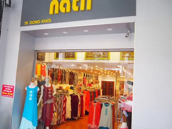 ドンコイ通り！拘りのディテールと上質な生地が外国人に人気