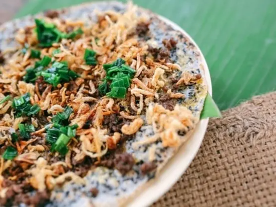 山岳民族の家で食べるベトナム料理