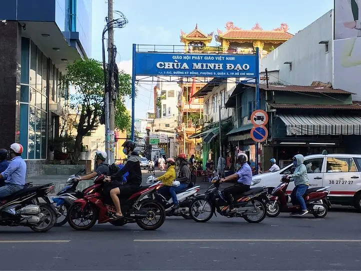 大繁盛の麺料理！チキンラーメン（春雨麺）のお店～Mien ga Ky Dong(ミエンガーキードン)～