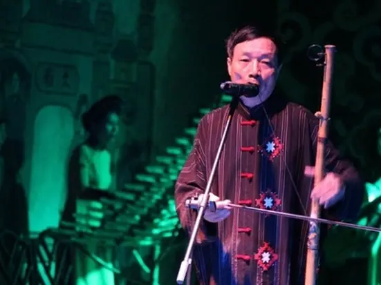 アオザイと文化、少数民族の暮らしの様子を舞台で表現