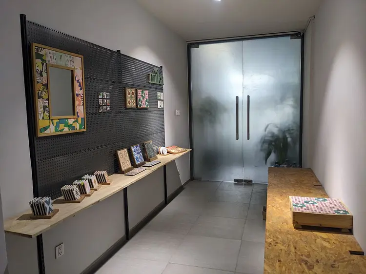 ベトナムタイル・ミカ デコアー ファクトリー