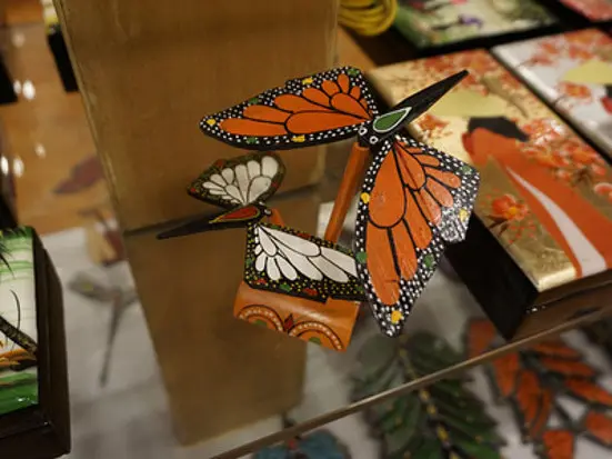 ドンコイ通り！拘りのディテールと上質な生地が外国人に人気