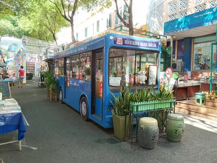 【週末特集】のんびり書店巡り。お土産探しにも！～Ho Chi Minh City