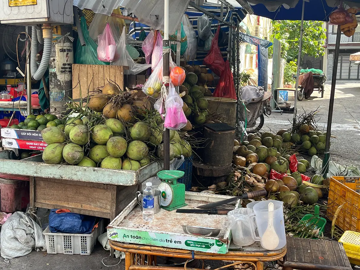 ホーチミンで何飲む？   おすすめドリンク完全ガイド   ――ベトナムの日常を味わうローカルドリンク図鑑――