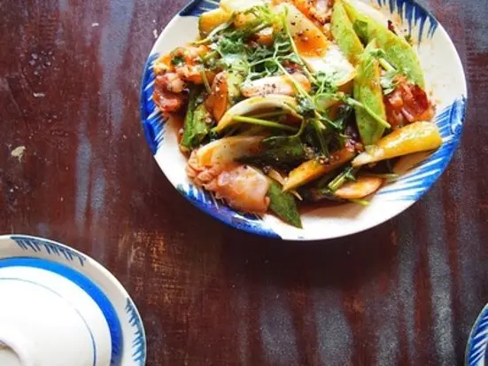 トロピカルな南国レストランで、本当においしいベトナム料理を楽しむ