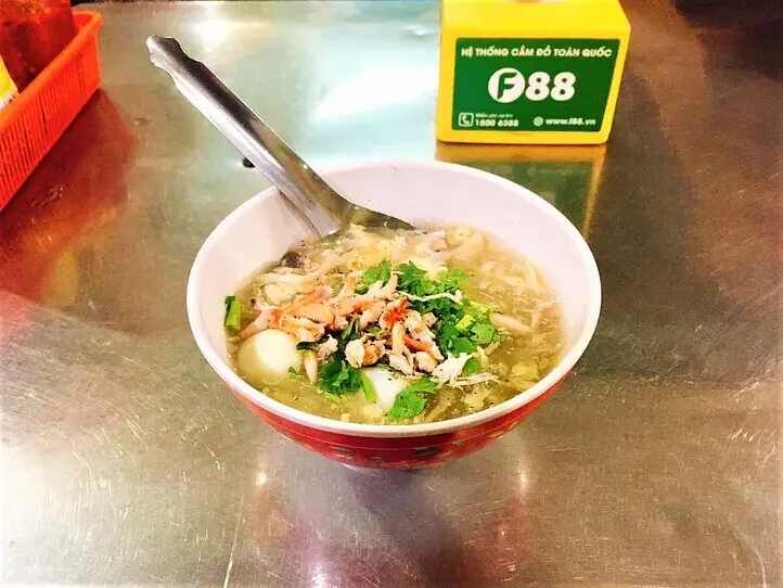 ローカル店でSúp Cua（スップ・クア）を食べよう！　～Súp Cua Út Tuyền～