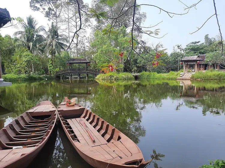 サイゴン・ブルー・トラベル