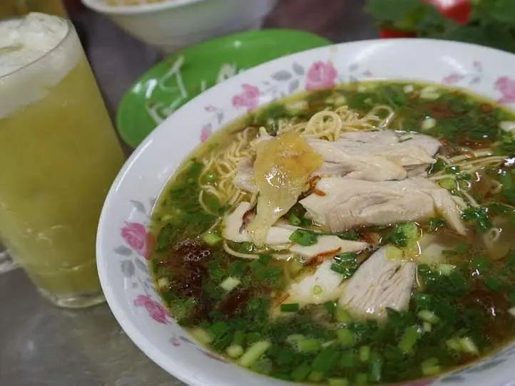 大繁盛の麺料理！チキンラーメン（春雨麺）のお店～Mien ga Ky Dong(ミエンガーキードン)～